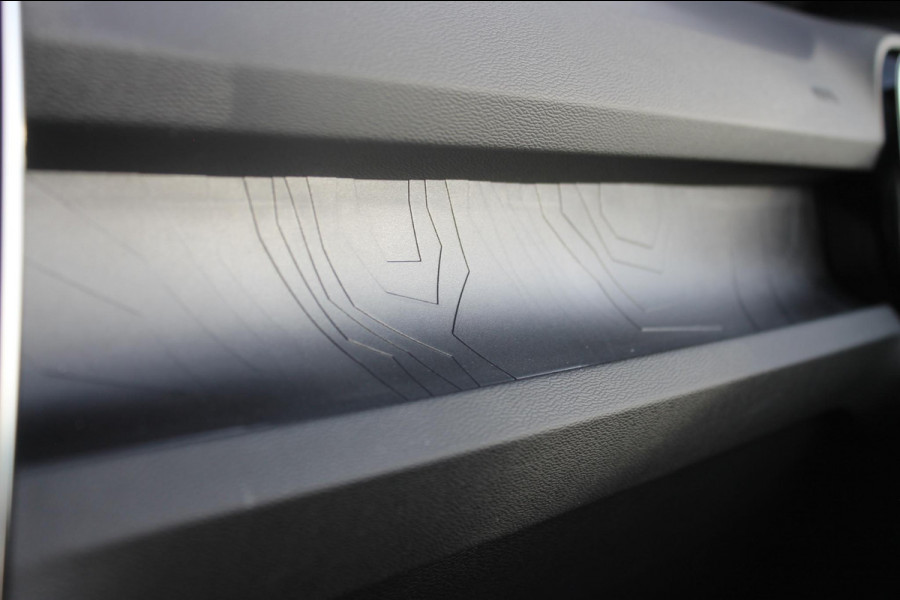 Volvo XC40 T4 211PK Autm. Plug-in hybrid Plus Dark Semi elektrisch wegklapbare trekhaak / Elektrisch bedienbare bestuurdersstoel met geheugen / Harman Kardon Audio