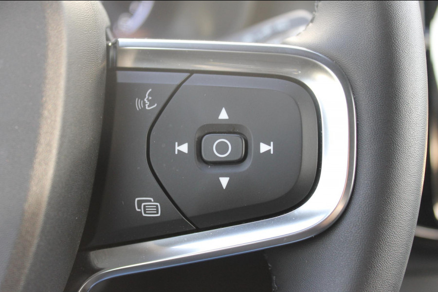 Volvo XC40 T4 211PK Autm. Plug-in hybrid Plus Dark Semi elektrisch wegklapbare trekhaak / Elektrisch bedienbare bestuurdersstoel met geheugen / Harman Kardon Audio