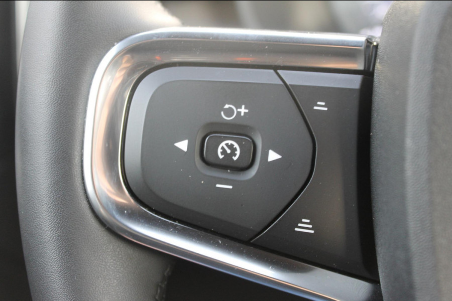 Volvo XC40 T4 211PK Autm. Plug-in hybrid Plus Dark Semi elektrisch wegklapbare trekhaak / Elektrisch bedienbare bestuurdersstoel met geheugen / Harman Kardon Audio