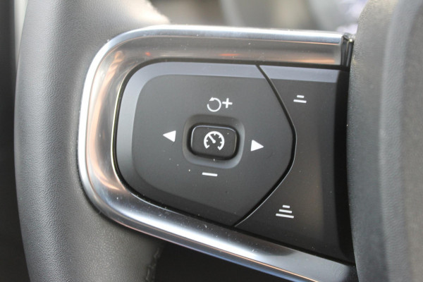 Volvo XC40 T4 211PK Autm. Plug-in hybrid Plus Dark Semi elektrisch wegklapbare trekhaak / Elektrisch bedienbare bestuurdersstoel met geheugen / Harman Kardon Audio