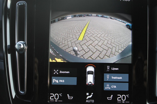 Volvo XC40 T4 211PK Autm. Plug-in hybrid Plus Dark Semi elektrisch wegklapbare trekhaak / Elektrisch bedienbare bestuurdersstoel met geheugen / Harman Kardon Audio