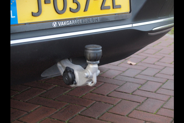 Mercedes-Benz EQC 400 4MATIC Business Solution 80 kWh | Camera | Trekhaak | Sfeerverlichting | Apple Carplay |