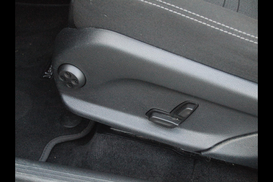 Mercedes-Benz EQC 400 4MATIC Business Solution 80 kWh | Camera | Trekhaak | Sfeerverlichting | Apple Carplay |