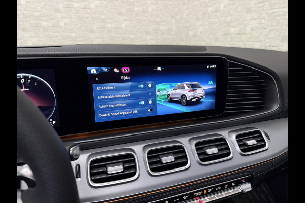 Mercedes-Benz GLE AMG 53 Hybrid 4MATIC+ | Nieuw! | Panorama | Massage | Soft-Close | ACC | 360 Camera | Stoelventilatie | Head-Up | Burmester | Trekhaak | Stoelverwarming V+A | 4-Zone Clima | AMG Drive-Unit | ISO & Warmtewerend Glas | 22 Inch | Keyless-Go | Night-Pakket | Memory | Luchtvering | Parfumering | Carplay | Stuurverwarming | Rij assistent pakket + | Bekerhouder Clima | Draadloos Laden |