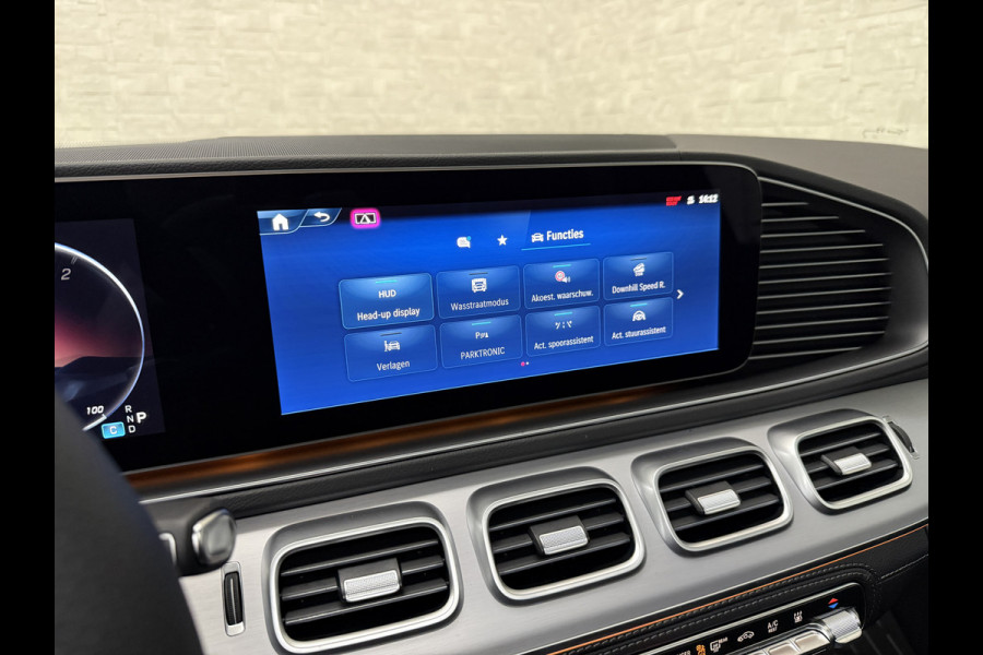 Mercedes-Benz GLE AMG 53 Hybrid 4MATIC+ | Nieuw! | Panorama | Massage | Soft-Close | ACC | 360 Camera | Stoelventilatie | Head-Up | Burmester | Trekhaak | Stoelverwarming V+A | 4-Zone Clima | AMG Drive-Unit | ISO & Warmtewerend Glas | 22 Inch | Keyless-Go | Night-Pakket | Memory | Luchtvering | Parfumering | Carplay | Stuurverwarming | Rij assistent pakket + | Bekerhouder Clima | Draadloos Laden |