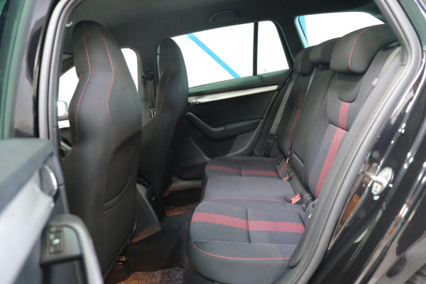 Škoda Octavia Combi 1.5 TSI Greentech Sport Business - N.A.P. Airco, Cruise, Navi, PDC, Trekhaak.