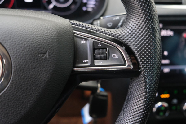 Škoda Octavia Combi 1.5 TSI Greentech Sport Business - N.A.P. Airco, Cruise, Navi, PDC, Trekhaak.