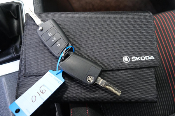 Škoda Octavia Combi 1.5 TSI Greentech Sport Business - N.A.P. Airco, Cruise, Navi, PDC, Trekhaak.