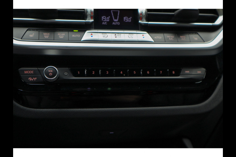 BMW X3 xDrive20i High Exe M-Pakket Leer Camera HUD ACC Navi Laser LED Elektr. achterklep Climate (3-zone) Elektr. trekhaak PDC LM velgen