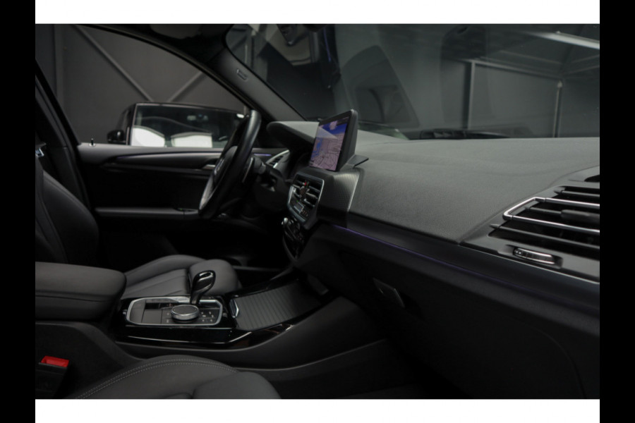 BMW X3 xDrive20i High Exe M-Pakket Leer Camera HUD ACC Navi Laser LED Elektr. achterklep Climate (3-zone) Elektr. trekhaak PDC LM velgen