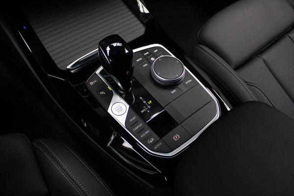 BMW X3 xDrive20i High Exe M-Pakket HUD Leer ACC Camera Navi Laser LED Elektr. achterklep Climate (3-zone) Elektr. trekhaak PDC LM velgen