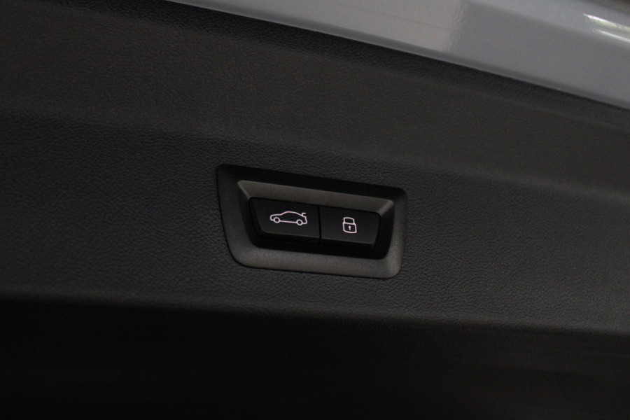 BMW X3 xDrive20i High Exe M-Pakket HUD Leer ACC Camera Navi Laser LED Elektr. achterklep Climate (3-zone) Elektr. trekhaak PDC LM velgen