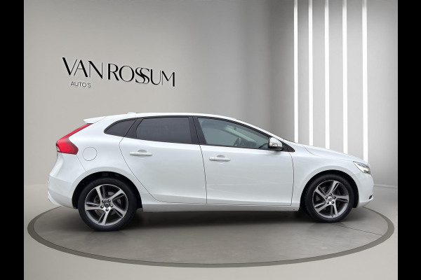 Volvo V40 2.0 T2 Kinetic | Camera + Sensoren | Navigatie | L.M.Velg | 17"Velg | Led koplampen |