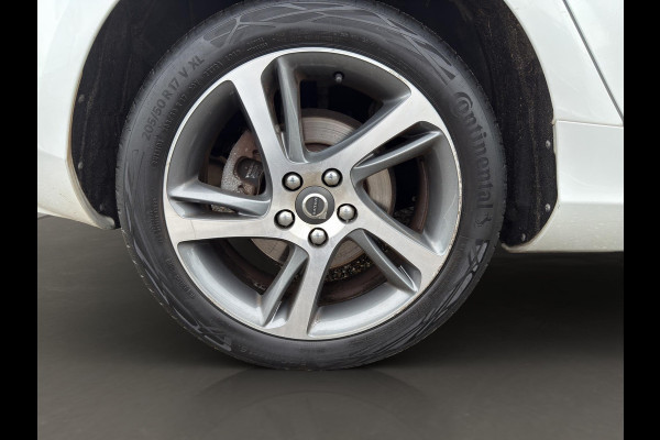 Volvo V40 2.0 T2 Kinetic | Camera + Sensoren | Navigatie | L.M.Velg | 17"Velg | Led koplampen |