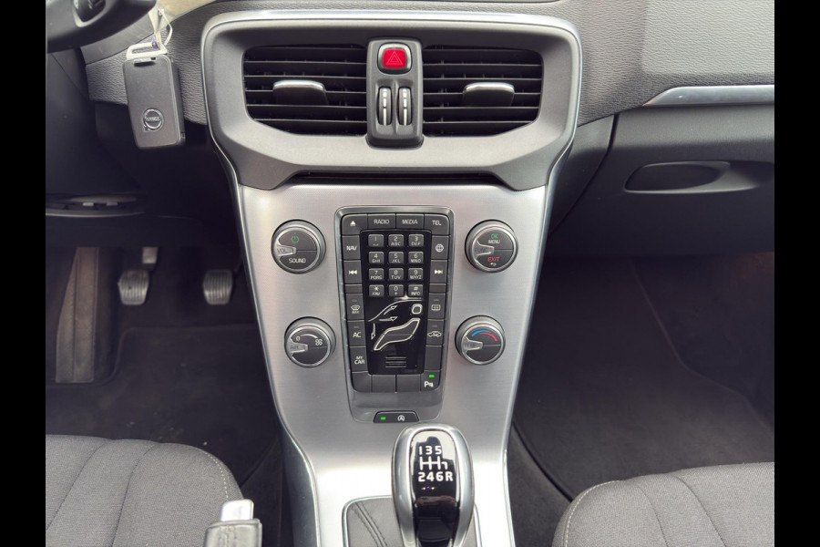 Volvo V40 2.0 T2 Kinetic | Camera + Sensoren | Navigatie | L.M.Velg | 17"Velg | Led koplampen |