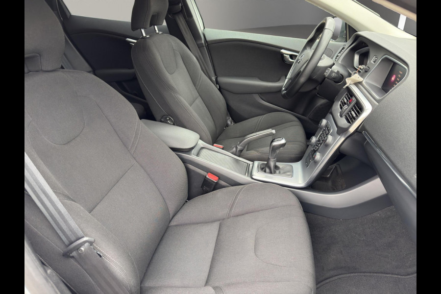 Volvo V40 2.0 T2 Kinetic | Camera + Sensoren | Navigatie | L.M.Velg | 17"Velg | Led koplampen |