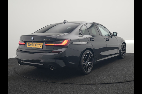 BMW 3-serie 330e M Sport Plug In Hybrid 293pk Dealer O.H. PHEV | Adaptief Onderstel | Sfeerverlichting | Alcantara Sportstoelen Verwarmd | Virtual | Apple Carplay | Navigatie | DAB | 19"L.M |
