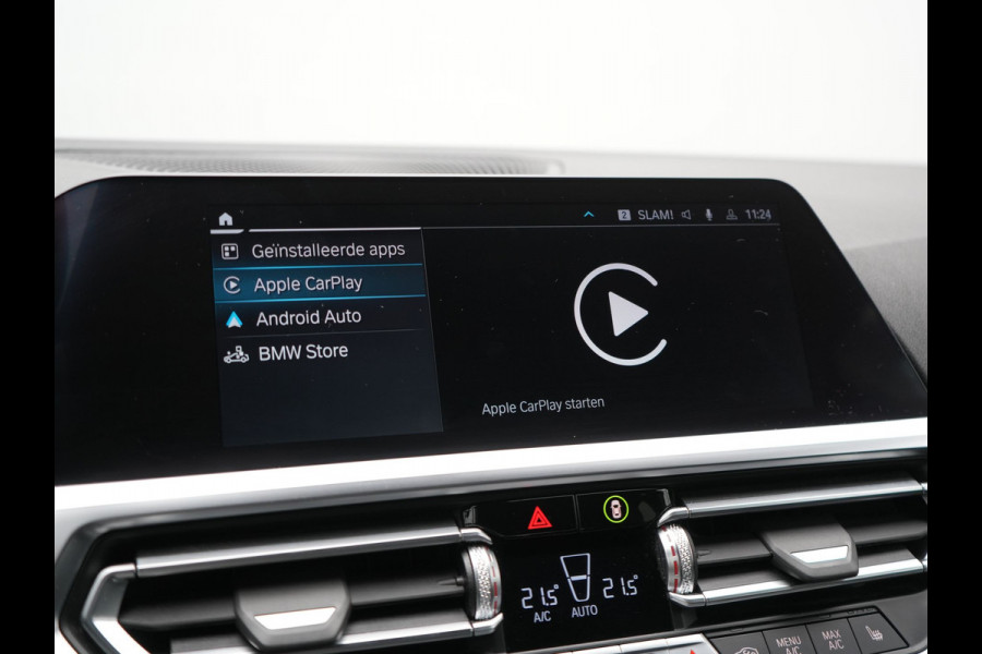 BMW 3-serie 330e M Sport Plug In Hybrid 293pk Dealer O.H. PHEV | Adaptief Onderstel | Sfeerverlichting | Alcantara Sportstoelen Verwarmd | Virtual | Apple Carplay | Navigatie | DAB | 19"L.M |