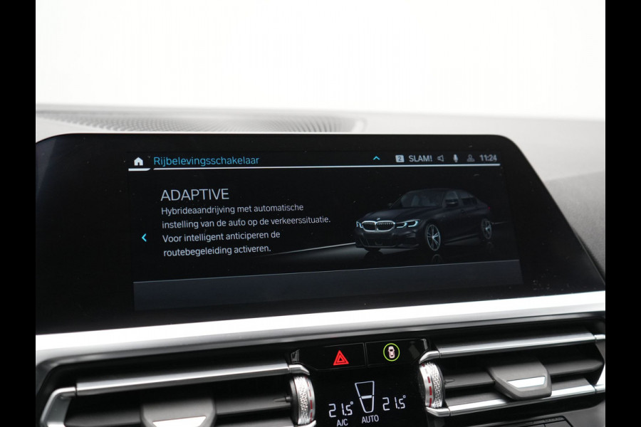 BMW 3-serie 330e M Sport Plug In Hybrid 293pk Dealer O.H. PHEV | Adaptief Onderstel | Sfeerverlichting | Alcantara Sportstoelen Verwarmd | Virtual | Apple Carplay | Navigatie | DAB | 19"L.M |