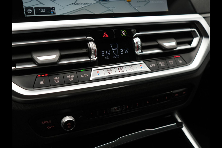 BMW 3-serie 330e M Sport Plug In Hybrid 293pk Dealer O.H. PHEV | Adaptief Onderstel | Sfeerverlichting | Alcantara Sportstoelen Verwarmd | Virtual | Apple Carplay | Navigatie | DAB | 19"L.M |