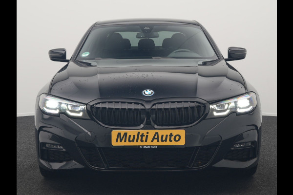 BMW 3-serie 330e M Sport Plug In Hybrid 293pk Dealer O.H. PHEV | Adaptief Onderstel | Sfeerverlichting | Alcantara Sportstoelen Verwarmd | Virtual | Apple Carplay | Navigatie | DAB | 19"L.M |