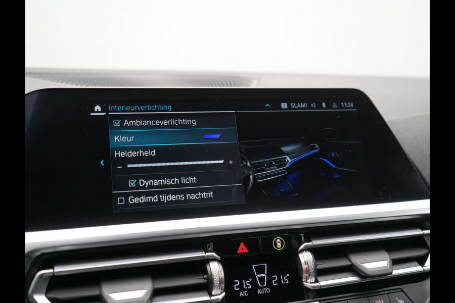 BMW 3-serie 330e M Sport Plug In Hybrid 293pk Dealer O.H. PHEV | Adaptief Onderstel | Sfeerverlichting | Alcantara Sportstoelen Verwarmd | Virtual | Apple Carplay | Navigatie | DAB | 19"L.M |