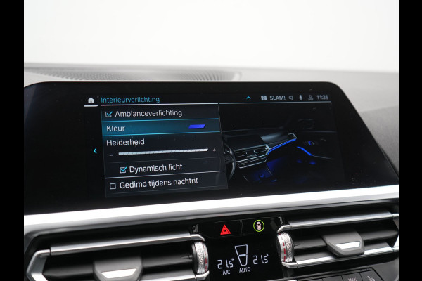 BMW 3-serie 330e M Sport Plug In Hybrid 293pk Dealer O.H. PHEV | Adaptief Onderstel | Sfeerverlichting | Alcantara Sportstoelen Verwarmd | Virtual | Apple Carplay | Navigatie | DAB | 19"L.M |