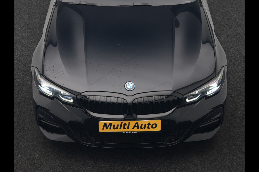 BMW 3-serie 330e M Sport Plug In Hybrid 293pk Dealer O.H. PHEV | Adaptief Onderstel | Sfeerverlichting | Alcantara Sportstoelen Verwarmd | Virtual | Apple Carplay | Navigatie | DAB | 19"L.M |
