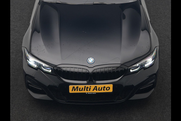 BMW 3-serie 330e M Sport Plug In Hybrid 293pk Dealer O.H. PHEV | Adaptief Onderstel | Sfeerverlichting | Alcantara Sportstoelen Verwarmd | Virtual | Apple Carplay | Navigatie | DAB | 19"L.M |