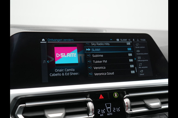 BMW 3-serie 330e M Sport Plug In Hybrid 293pk Dealer O.H. PHEV | Adaptief Onderstel | Sfeerverlichting | Alcantara Sportstoelen Verwarmd | Virtual | Apple Carplay | Navigatie | DAB | 19"L.M |