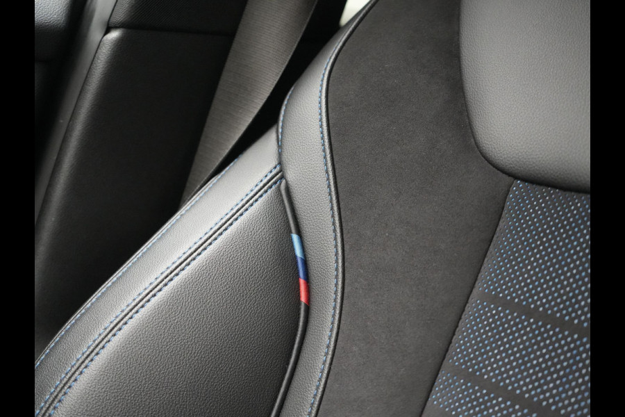 BMW 3-serie 330e M Sport Plug In Hybrid 293pk Dealer O.H. PHEV | Adaptief Onderstel | Sfeerverlichting | Alcantara Sportstoelen Verwarmd | Virtual | Apple Carplay | Navigatie | DAB | 19"L.M |