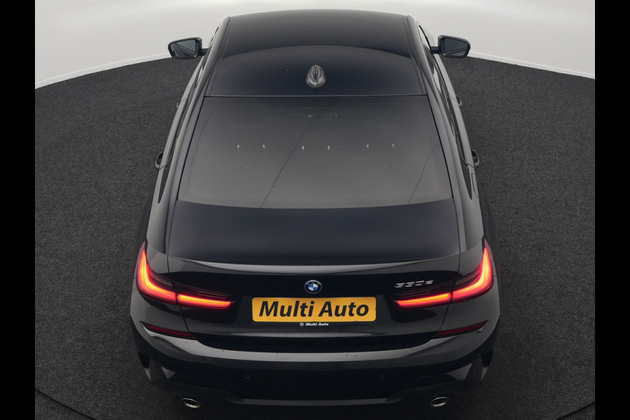 BMW 3-serie 330e M Sport Plug In Hybrid 293pk Dealer O.H. PHEV | Adaptief Onderstel | Sfeerverlichting | Alcantara Sportstoelen Verwarmd | Virtual | Apple Carplay | Navigatie | DAB | 19"L.M |