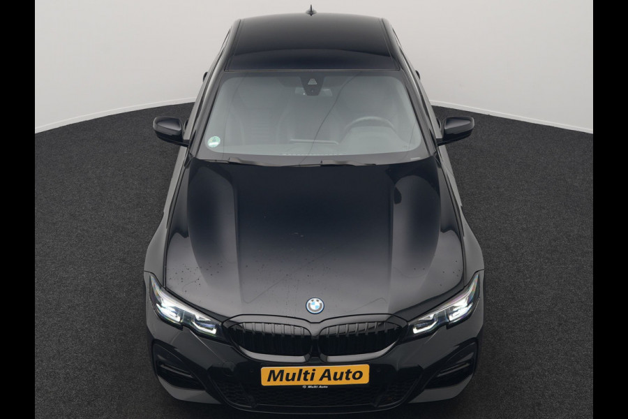 BMW 3-serie 330e M Sport Plug In Hybrid 293pk Dealer O.H. PHEV | Adaptief Onderstel | Sfeerverlichting | Alcantara Sportstoelen Verwarmd | Virtual | Apple Carplay | Navigatie | DAB | 19"L.M |