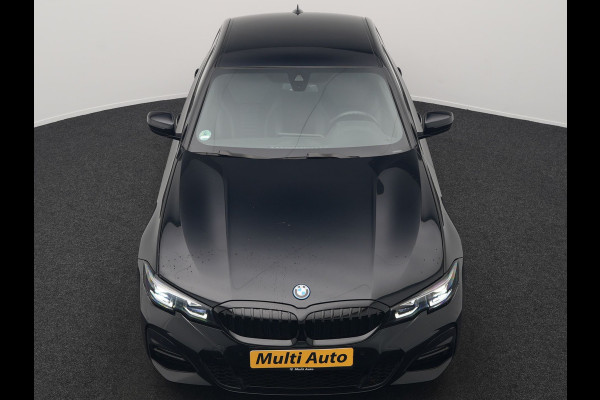 BMW 3-serie 330e M Sport Plug In Hybrid 293pk Dealer O.H. PHEV | Adaptief Onderstel | Sfeerverlichting | Alcantara Sportstoelen Verwarmd | Virtual | Apple Carplay | Navigatie | DAB | 19"L.M |