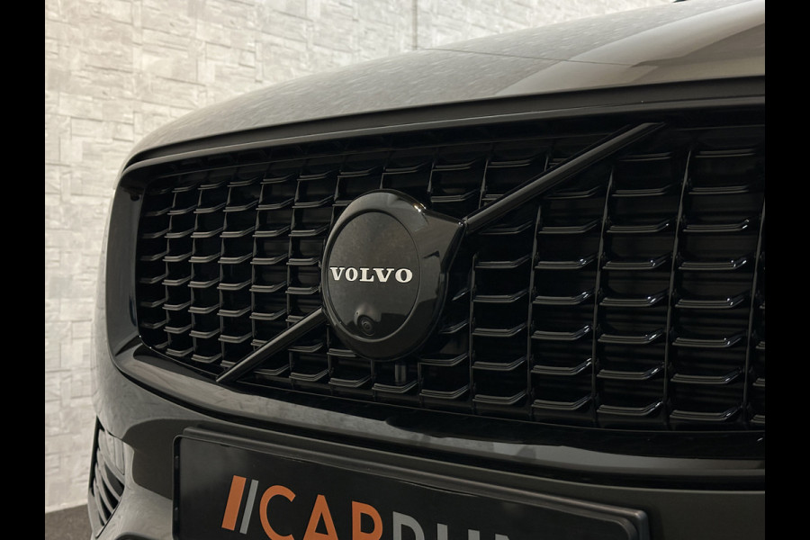 Volvo XC90 T8 AWD R-Design | Pine-Grey! | 360 Camera | ACC | Panorama | Pilot-Assist | Head-Up | Harman-Kardon | Keyless-Entry | 7 Persoons | Trekhaak | 2x Memory | Stoelverwarming V+A | Zwarte-Hemel | Full-LED | Sportstoelen | Stuurverwarming | Standkachel | Black-Line | Zonwering | DAB | 20 inch LM.