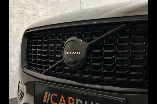 Volvo XC90 T8 AWD R-Design | Pine-Grey! | 360 Camera | ACC | Panorama | Pilot-Assist | Head-Up | Harman-Kardon | Keyless-Entry | 7 Persoons | Trekhaak | 2x Memory | Stoelverwarming V+A | Zwarte-Hemel | Full-LED | Sportstoelen | Stuurverwarming | Standkachel | Black-Line | Zonwering | DAB | 20 inch LM.