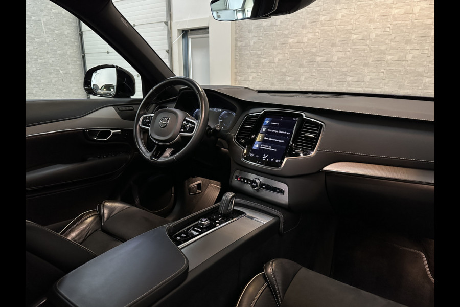 Volvo XC90 T8 AWD R-Design | Pine-Grey! | 360 Camera | ACC | Panorama | Pilot-Assist | Head-Up | Harman-Kardon | Keyless-Entry | 7 Persoons | Trekhaak | 2x Memory | Stoelverwarming V+A | Zwarte-Hemel | Full-LED | Sportstoelen | Stuurverwarming | Standkachel | Black-Line | Zonwering | DAB | 20 inch LM.