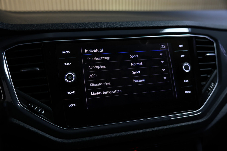 Volkswagen T-Roc 1.5 TSI Sport DSG VIRTUAL ACC CARPLAY DAB SFEER CAMERA STOELVW '19