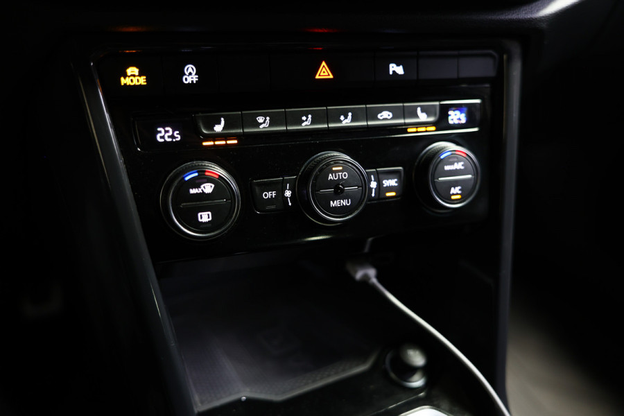 Volkswagen T-Roc 1.5 TSI Sport DSG VIRTUAL ACC CARPLAY DAB SFEER CAMERA STOELVW '19