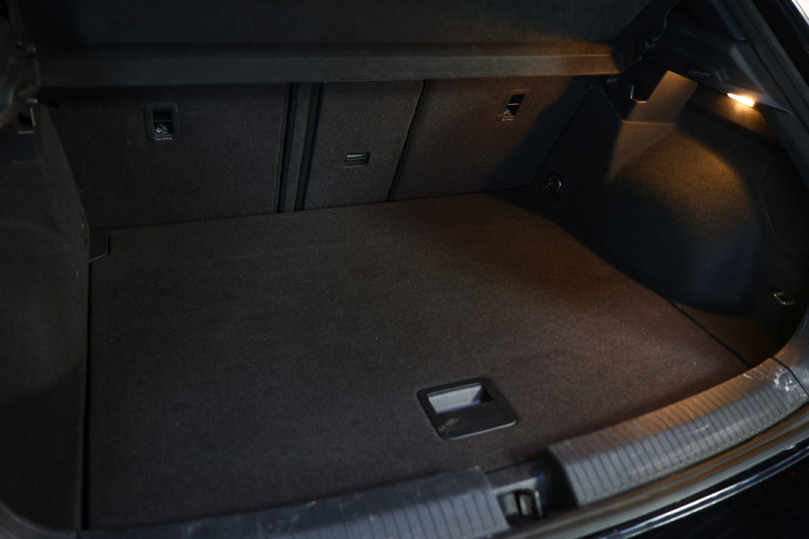 Volkswagen T-Roc 1.5 TSI Sport DSG VIRTUAL ACC CARPLAY DAB SFEER CAMERA STOELVW '19