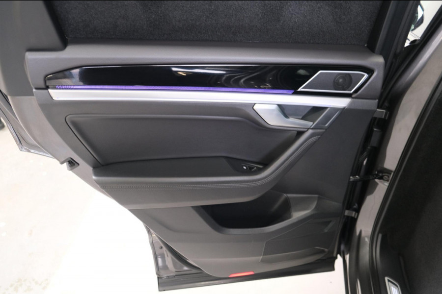 Volkswagen Touareg R-Line 3.0L V6 286pk > GRIJSKENTEKEN < Airco, Cruise, Navi, PDC, Luchtvering, Camera, Schuifdak, Trekhaak.