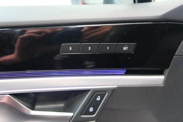 Volkswagen Touareg R-Line 3.0L V6 286pk > GRIJSKENTEKEN < Airco, Cruise, Navi, PDC, Luchtvering, Camera, Schuifdak, Trekhaak.