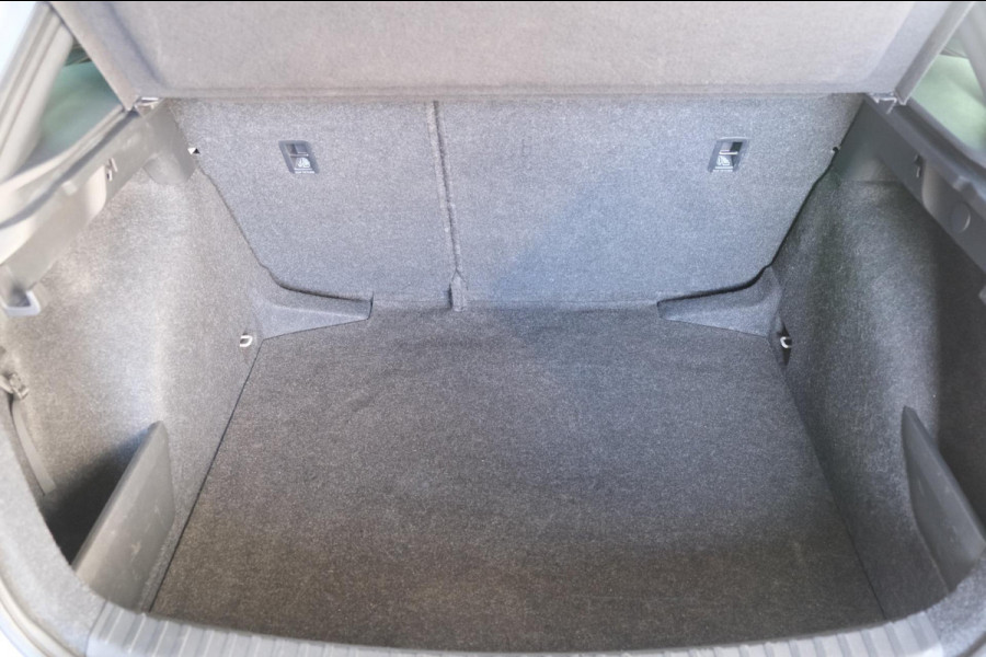 Škoda SCALA 1.0 TSI Sport Business Automaat - N.A.P. Airco, Cruise, Navi, PDC, Stoelverwarming, Panodak.