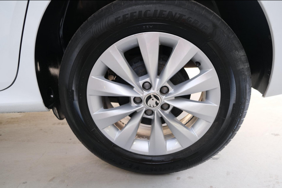 Škoda Kamiq 1.0 TSI Ambition - N.A.P. Airco, Cruise, Navi.