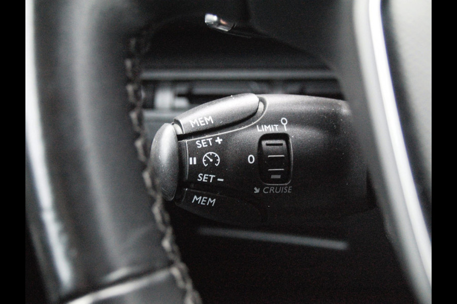 Peugeot 3008 1.2 PureTech Active | Apple Carplay | Camera | Cruise Control | Trekhaak | Automaat | NL-Auto |