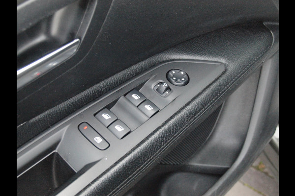 Peugeot 3008 1.2 PureTech Active | Apple Carplay | Camera | Cruise Control | Trekhaak | Automaat | NL-Auto |