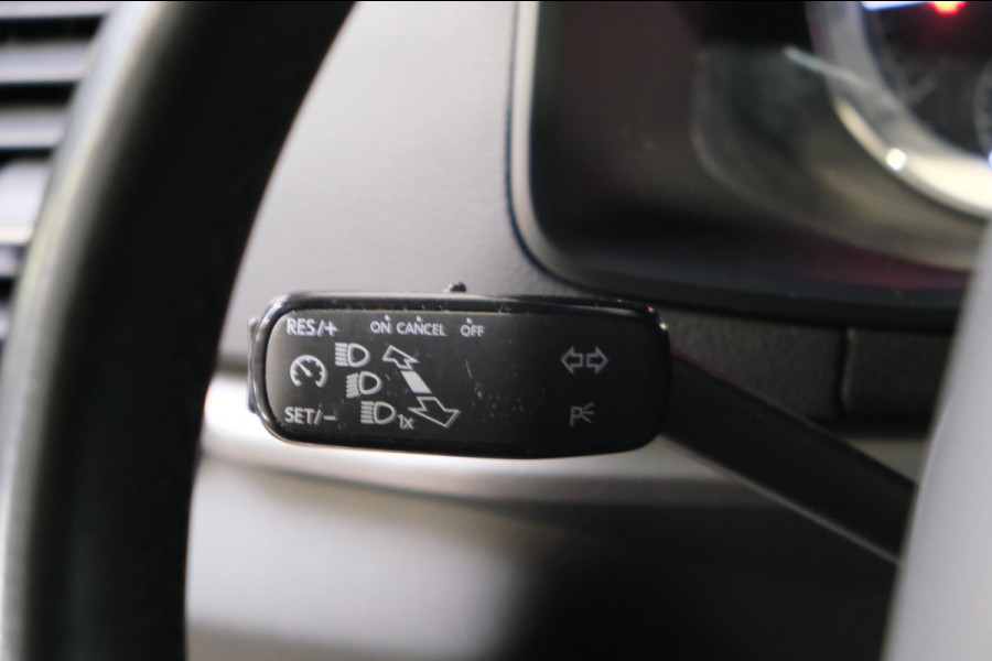 Škoda Karoq 1.0 TSI Ambition Business Automaat - N.A.P. Airco, Navi, Cruise, PDC.