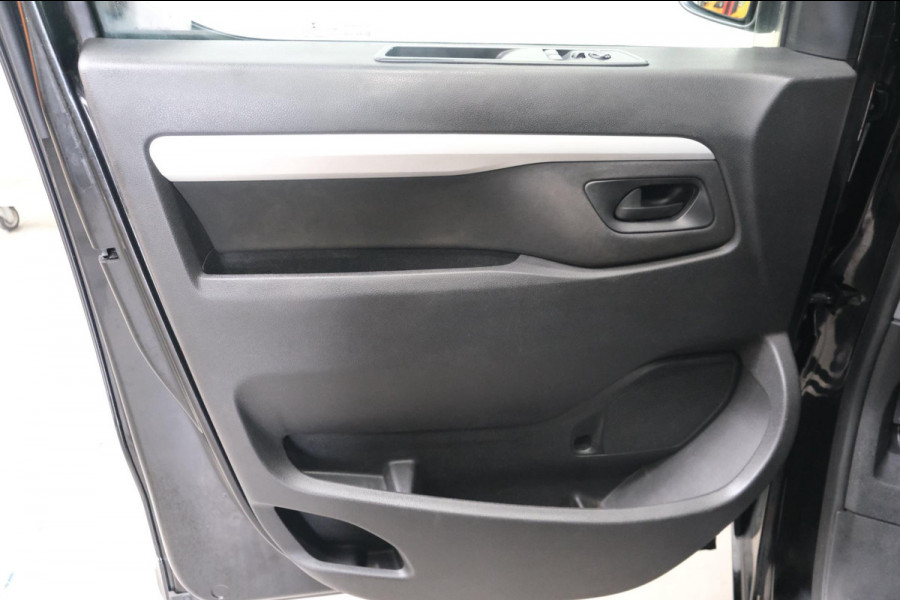 Opel Vivaro 2.0 CDTI L3H1 DC Innovation 2x Schuifdeur - N.A.P. Airco, Cruise, Navi, PDC, Camera, Trekhaak.