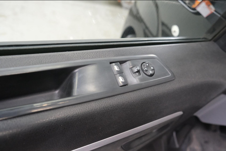 Opel Vivaro 2.0 CDTI L3H1 DC Innovation 2x Schuifdeur - N.A.P. Airco, Cruise, Navi, PDC, Camera, Trekhaak.