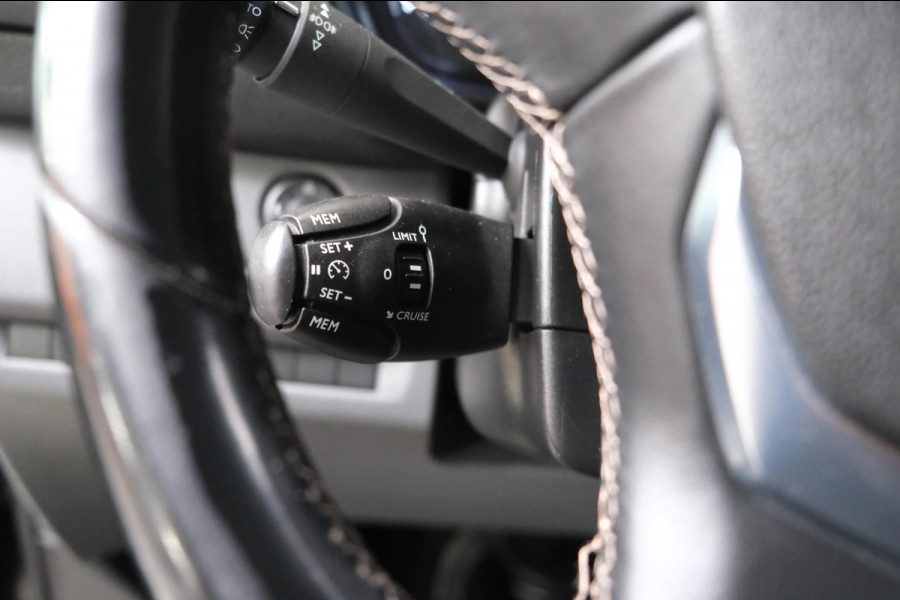 Opel Vivaro 2.0 CDTI L3H1 DC Innovation 2x Schuifdeur - N.A.P. Airco, Cruise, Navi, PDC, Camera, Trekhaak.